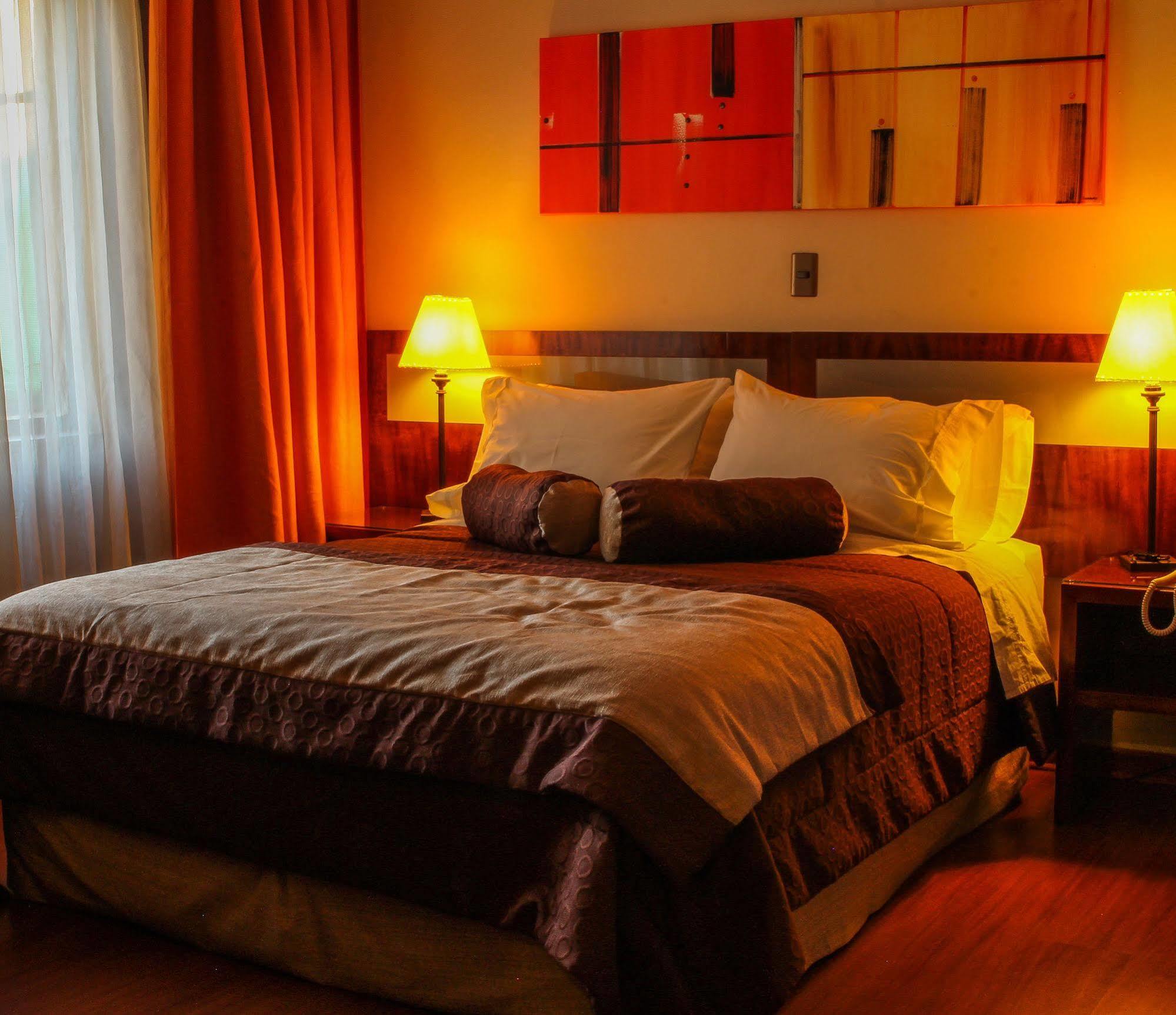 Hotel Libertador Сантяго Екстериор снимка